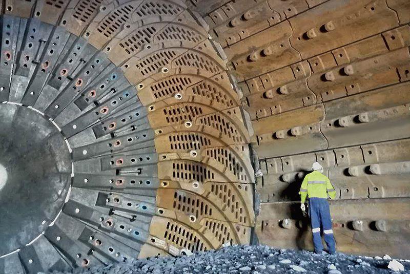 Ball Mill Liner (6) Ball mill liner replacement during mining plant maintenance shutdown